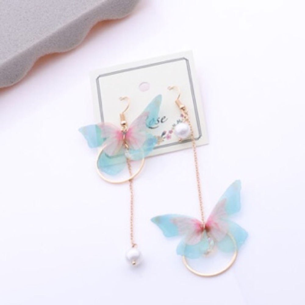 Asymmetrical Pearl Butterfly Earrings - Picture 4 of 8